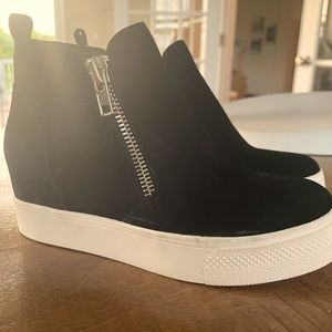 NWOT Steve Madden Wedgie Sandal